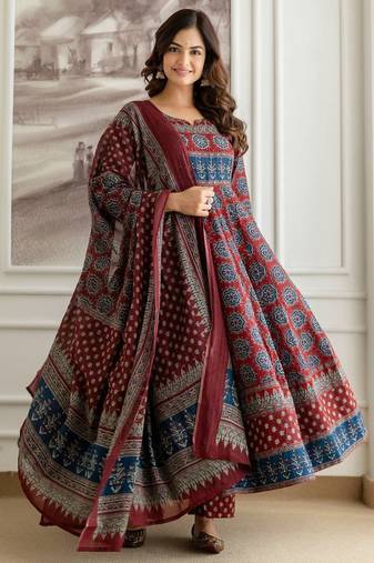 Printed Round Neck Tiered Pure Cotton Anarkali Kurta With Trousers & Dupatta