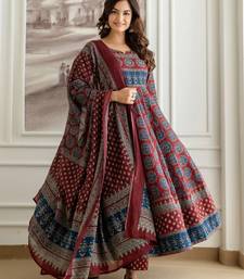 Printed Round Neck Tiered Pure Cotton Anarkali Kurta With Trousers & Dupatta