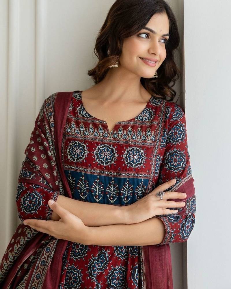 Printed Round Neck Tiered Pure Cotton Anarkali Kurta With Trousers & Dupatta