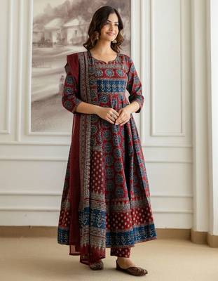 Printed Round Neck Tiered Pure Cotton Anarkali Kurta With Trousers & Dupatta 3
