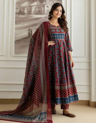 Printed Round Neck Tiered Pure Cotton Anarkali Kurta With Trousers & Dupatta 7