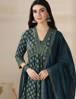 Floral Printed V-Neck Layered Pure Cotton Anarkali Kurta With Trousers & Dupatta 3