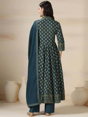 Floral Printed V-Neck Layered Pure Cotton Anarkali Kurta With Trousers & Dupatta 5