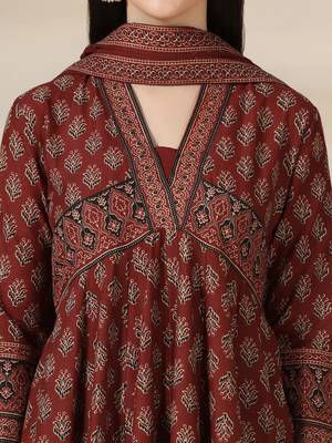 Women Floral Printed Layered Pure Cotton Kurta with Trousers & Dupatta 3