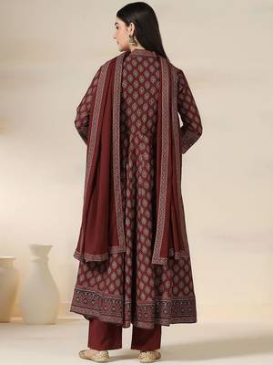Women Floral Printed Layered Pure Cotton Kurta with Trousers & Dupatta 5