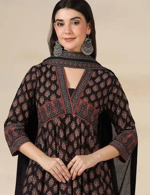 Women Floral Printed Regular Pure Cotton Kurta with Trousers & Dupatta 2