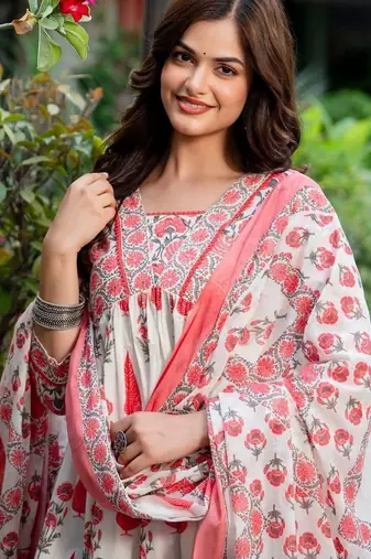 Women Floral Printed Regular Pure Cotton Kurta with Trousers & With Dupatta