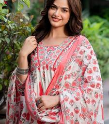 Women Floral Printed Regular Pure Cotton Kurta with Trousers & With Dupatta