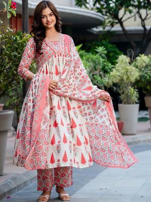 Women Floral Printed Regular Pure Cotton Kurta with Trousers & With Dupatta 5