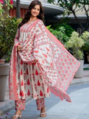 Women Floral Printed Regular Pure Cotton Kurta with Trousers & With Dupatta 6