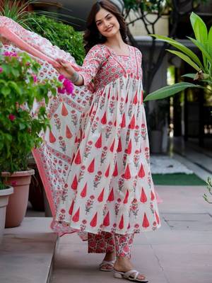 Women Floral Printed Regular Pure Cotton Kurta with Trousers & With Dupatta 7