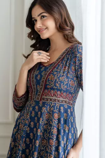 Women Ethnic Motifs Printed Tiered Pure Cotton Kurta with Trousers & With Dupatta