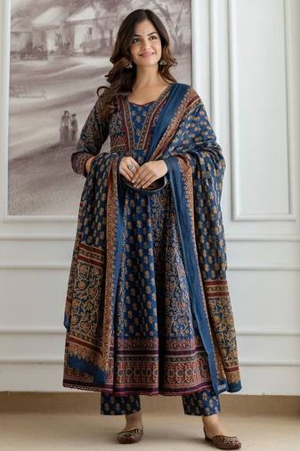 Women Ethnic Motifs Printed Tiered Pure Cotton Kurta with Trousers & With Dupatta