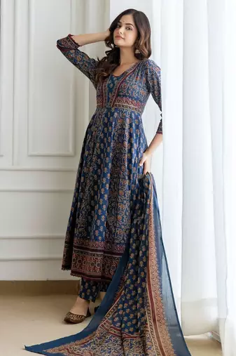 Women Ethnic Motifs Printed Tiered Pure Cotton Kurta with Trousers & With Dupatta