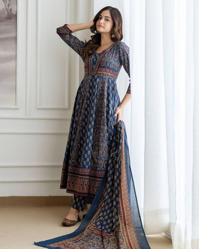 Women Ethnic Motifs Printed Tiered Pure Cotton Kurta with Trousers & With Dupatta