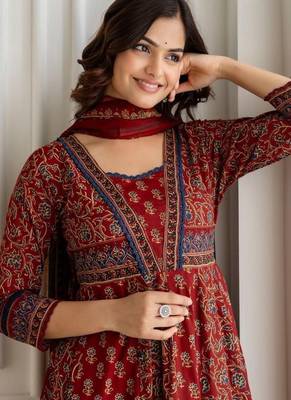 Women Maroon Printed Pure Cotton Kurta Sets 2