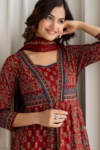 Women Maroon Printed Pure Cotton Kurta Sets