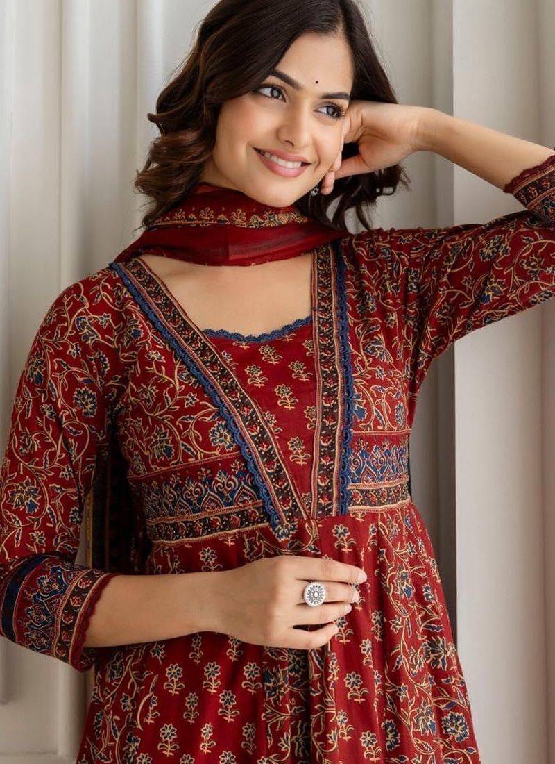 Women Maroon Printed Pure Cotton Kurta Sets