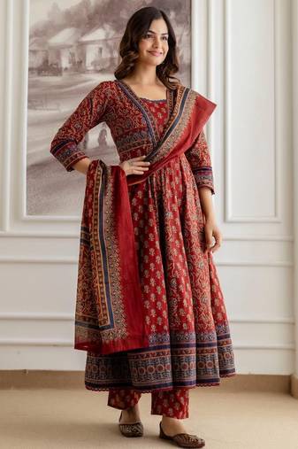 Women Maroon Printed Pure Cotton Kurta Sets