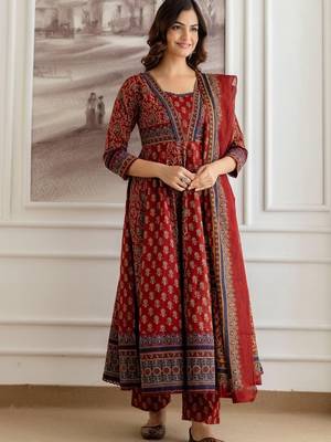 Women Maroon Printed Pure Cotton Kurta Sets 7