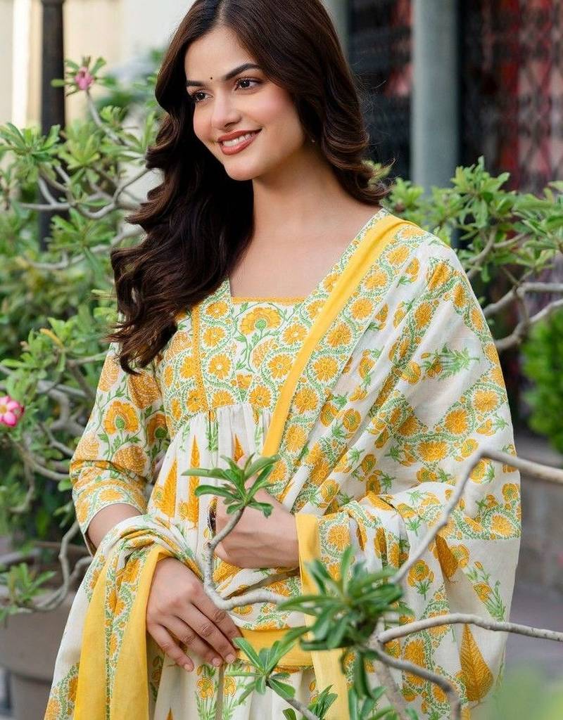 Women Floral Printed Empire Pure Cotton Kurta with Palazzos & With Dupatta
