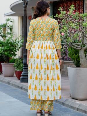 Women Floral Printed Empire Pure Cotton Kurta with Palazzos & With Dupatta 5