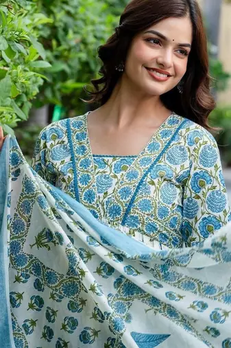 Women Floral Printed Tiered Pure Cotton Kurta with Trousers & With Dupatta
