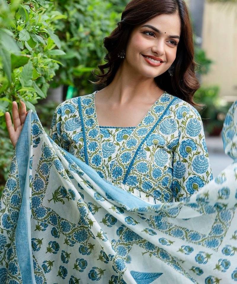 Women Floral Printed Tiered Pure Cotton Kurta with Trousers & With Dupatta