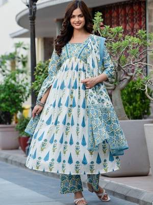 Women Floral Printed Tiered Pure Cotton Kurta with Trousers & With Dupatta 3