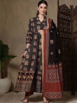 Women Ethnic Motifs Printed Angrakha Pure Cotton Kurta with Trousers & With Dupatta 1