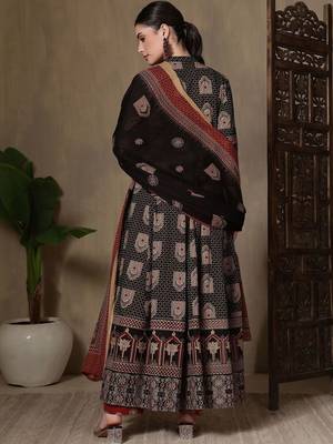 Women Ethnic Motifs Printed Angrakha Pure Cotton Kurta with Trousers & With Dupatta 2