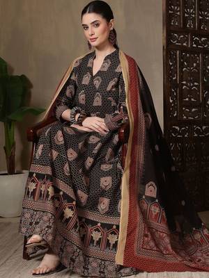 Women Ethnic Motifs Printed Angrakha Pure Cotton Kurta with Trousers & With Dupatta 3