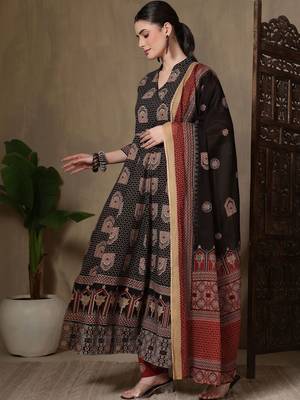 Women Ethnic Motifs Printed Angrakha Pure Cotton Kurta with Trousers & With Dupatta 4