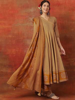 Chevron Printed V Neck Angrakha Anarkali Pure Cotton Kurta With Palazzos & Dupatta 3