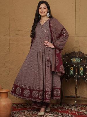 Women Printed Regular Pure Cotton Kurta with Palazzos & With Dupatta 1