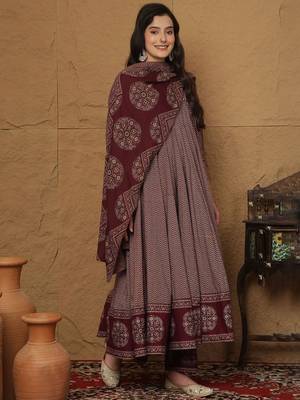 Women Printed Regular Pure Cotton Kurta with Palazzos & With Dupatta 3