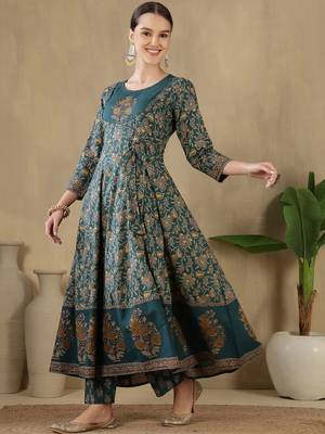 Women Floral Printed Panelled Pure Cotton Kurta with Trousers & With Dupatta 3