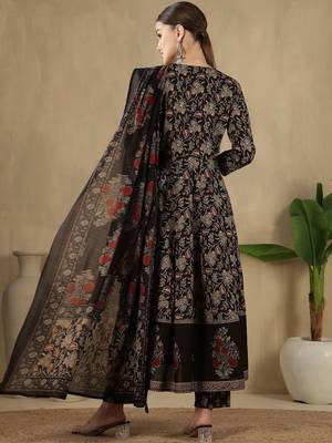Women Floral Printed Empire Pure Cotton Kurta with Trousers & With Dupatta 2