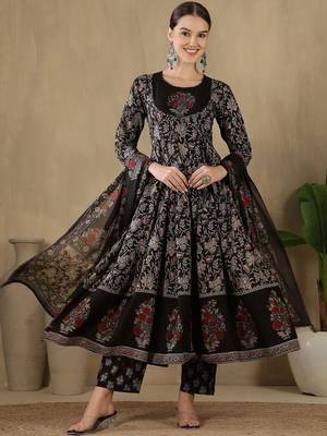 Women Floral Printed Empire Pure Cotton Kurta with Trousers & With Dupatta 3
