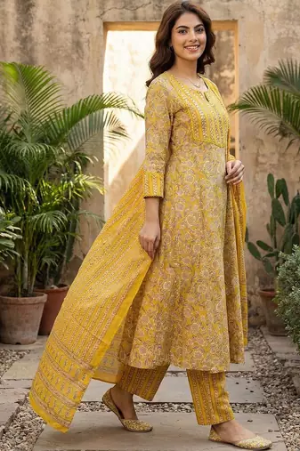 Women Floral Embroidered Regular Thread Work Pure Cotton Kurta with Trousers & With Dupatta