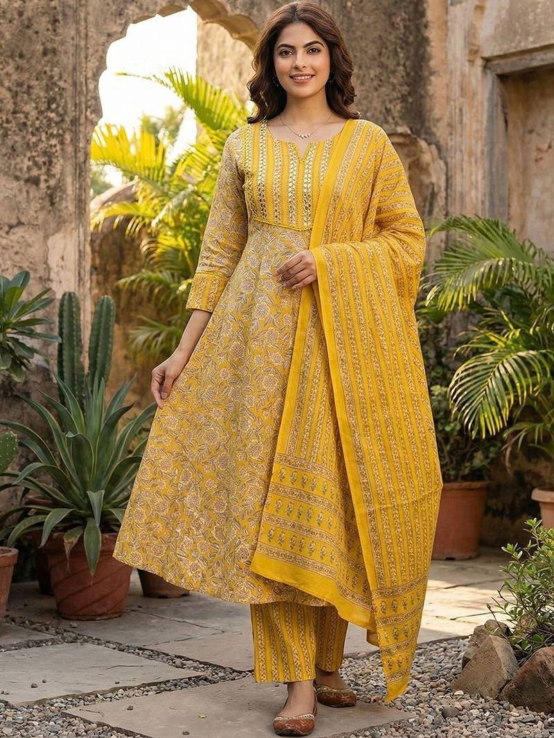 Women Floral Embroidered Regular Thread Work Pure Cotton Kurta with Trousers & With Dupatta