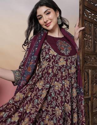 Women Burgundy Pure Cotton Kurta Sets 7
