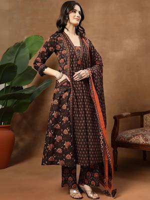 Printed Pure Cotton V-Neck Kurta & Palazzos With Dupatta 3