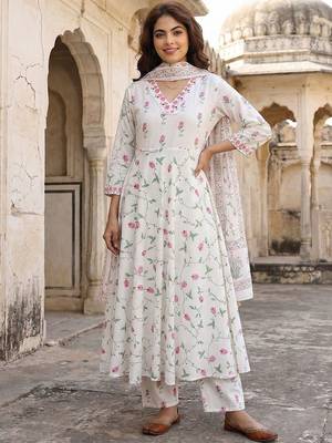 Women Floral Printed Panelled Pure Cotton Kurta with Trousers & With Dupatta 2