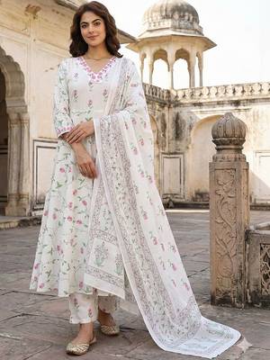 Women Floral Printed Panelled Pure Cotton Kurta with Trousers & With Dupatta 6