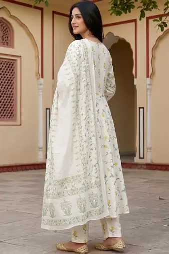 Floral Printed Regular Pure Cotton Kurta with Trousers & Dupatta