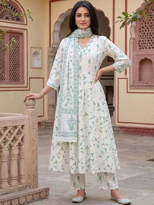 Women Floral Printed Regular Pure Cotton Kurta with Trousers & With Dupatta 5