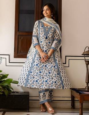Women Floral Printed Cotton Kurta with Palazzo & Dupatta 2