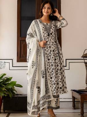 Women Floral Printed Sequinned Pure Cotton Kurta with Palazzos & Dupatta Kurta Sets 4