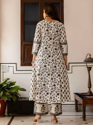 Women Floral Printed Sequinned Pure Cotton Kurta with Palazzos & Dupatta Kurta Sets 5